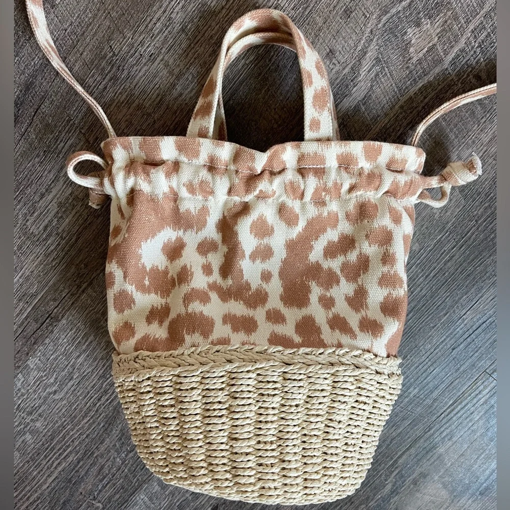 NWOT Aerie straw bottom bucket bag - Picture 4 of 11